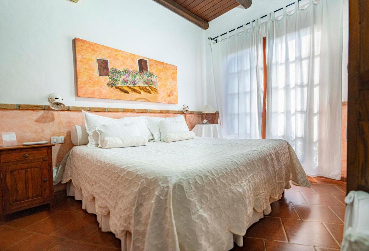 Sa Domu Sarda Suites - Bed & Breakfast Porto Columbu - Perd'E Sali Ngoại thất bức ảnh