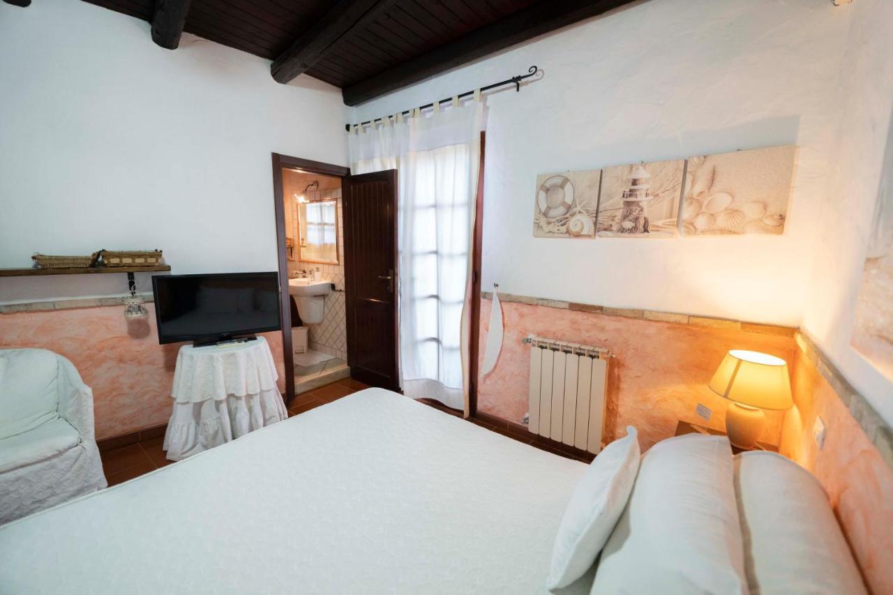Sa Domu Sarda Suites - Bed & Breakfast Porto Columbu - Perd'E Sali Ngoại thất bức ảnh