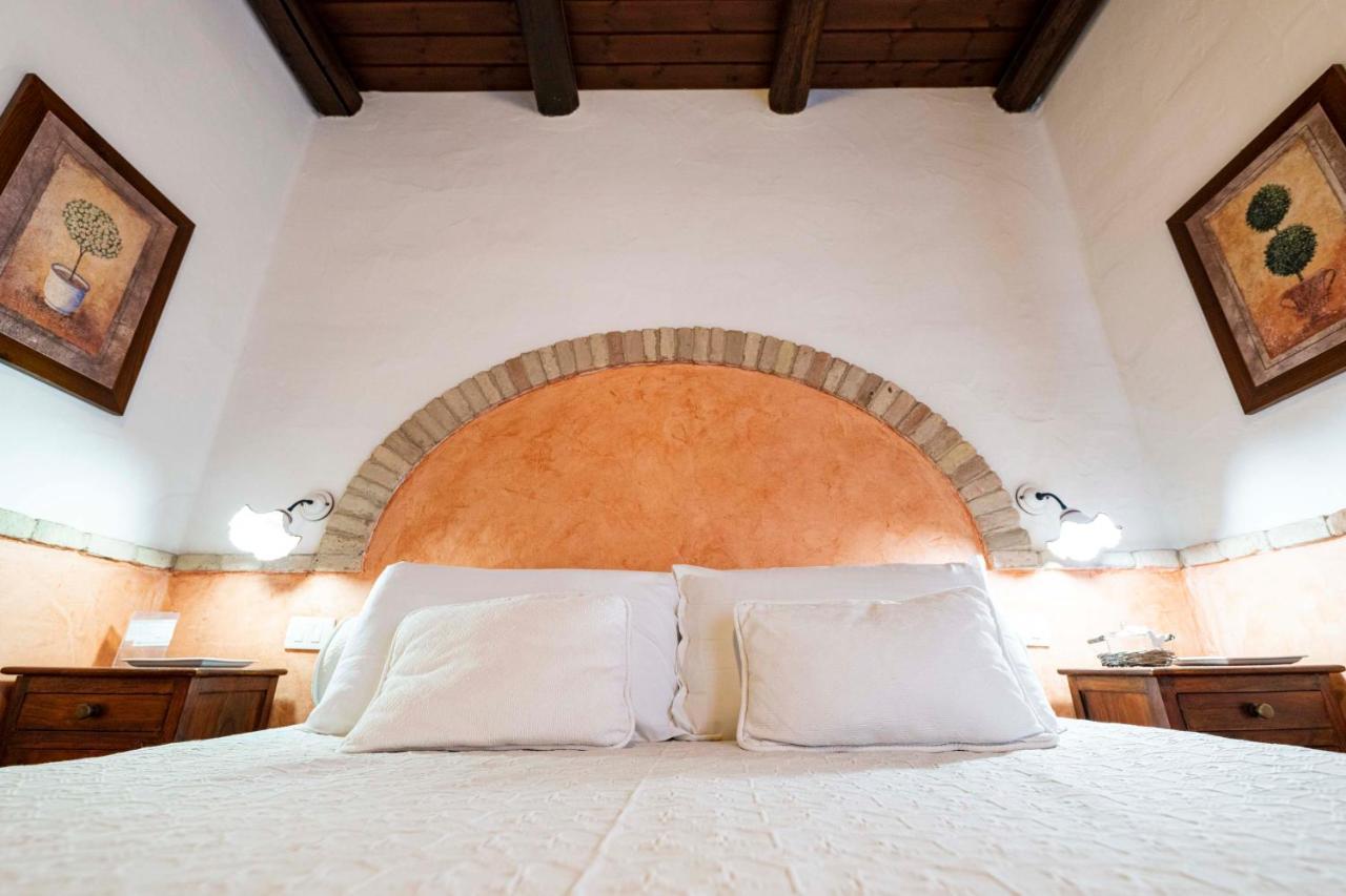 Sa Domu Sarda Suites - Bed & Breakfast Porto Columbu - Perd'E Sali Ngoại thất bức ảnh