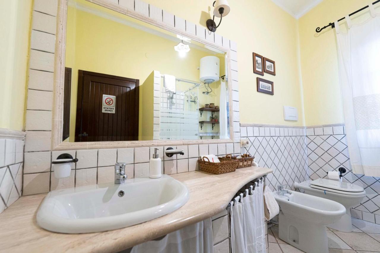 Sa Domu Sarda Suites - Bed & Breakfast Porto Columbu - Perd'E Sali Ngoại thất bức ảnh